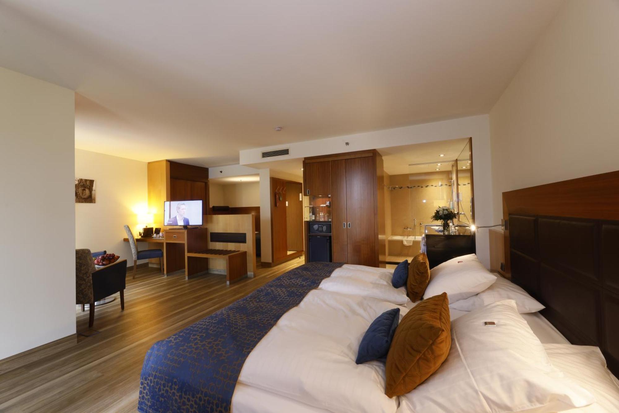 Favorite Parkhotel Майнц Екстериор снимка
