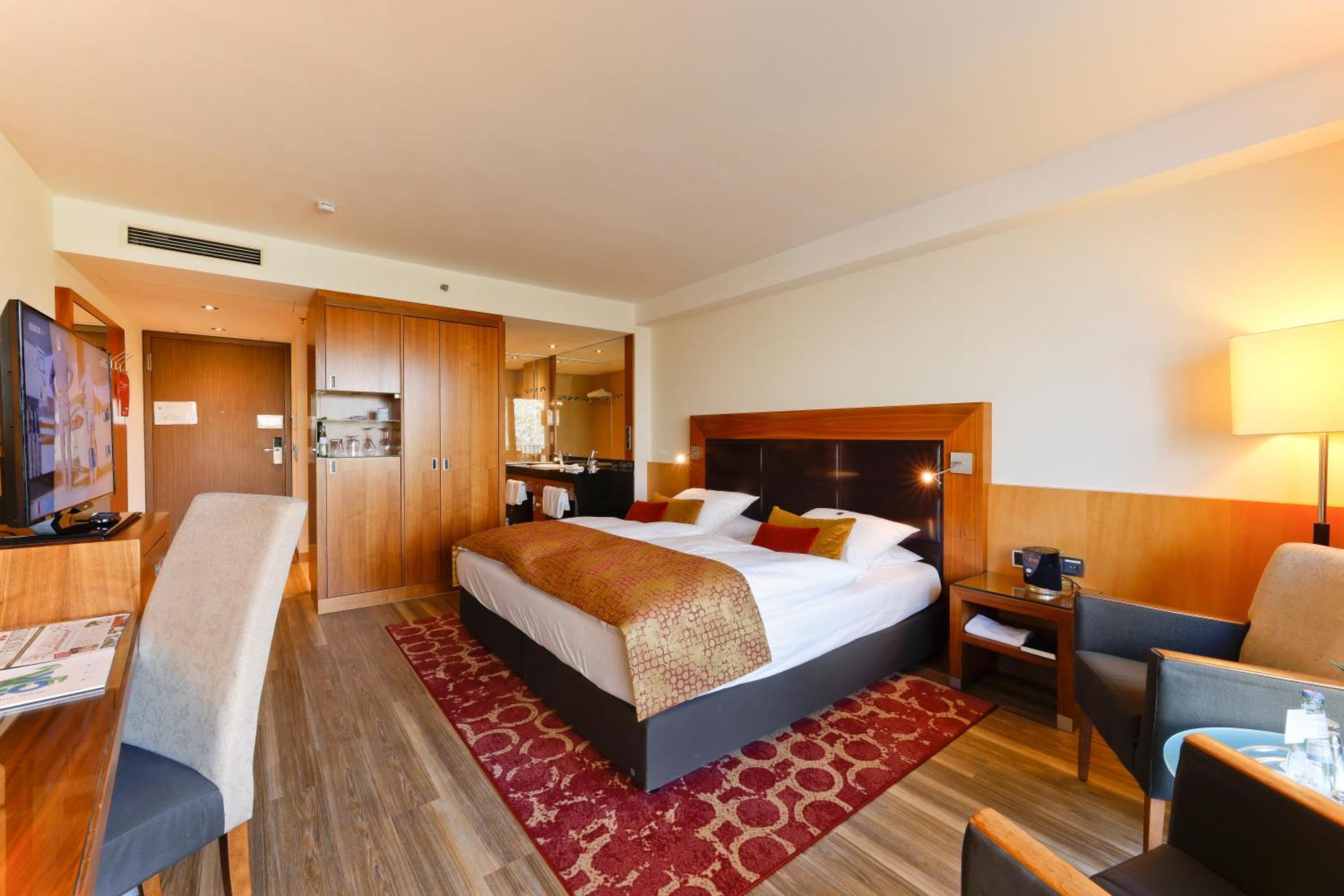 Favorite Parkhotel Майнц Екстериор снимка